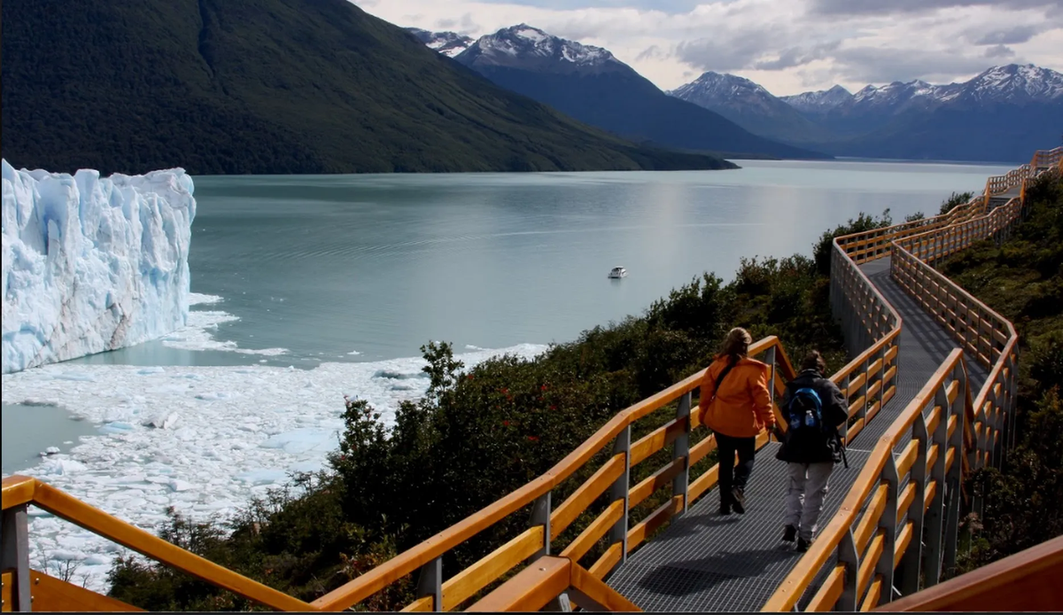 Con la ruta Santiago-El Calafate de SKY Airline, podrás conocer los diferentes atractivos que tiene para ofrecer esta ciudad de la Patagonia argentina.&nbsp;