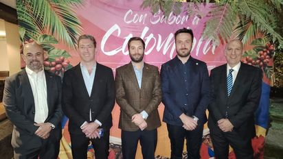 Directivos de Mega Travel junto a los titulares en México de Assist Card, Avianca y ProColombia.