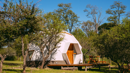 altText(Semana Santa: 5 glampings accesibles que tenés que conocer)}