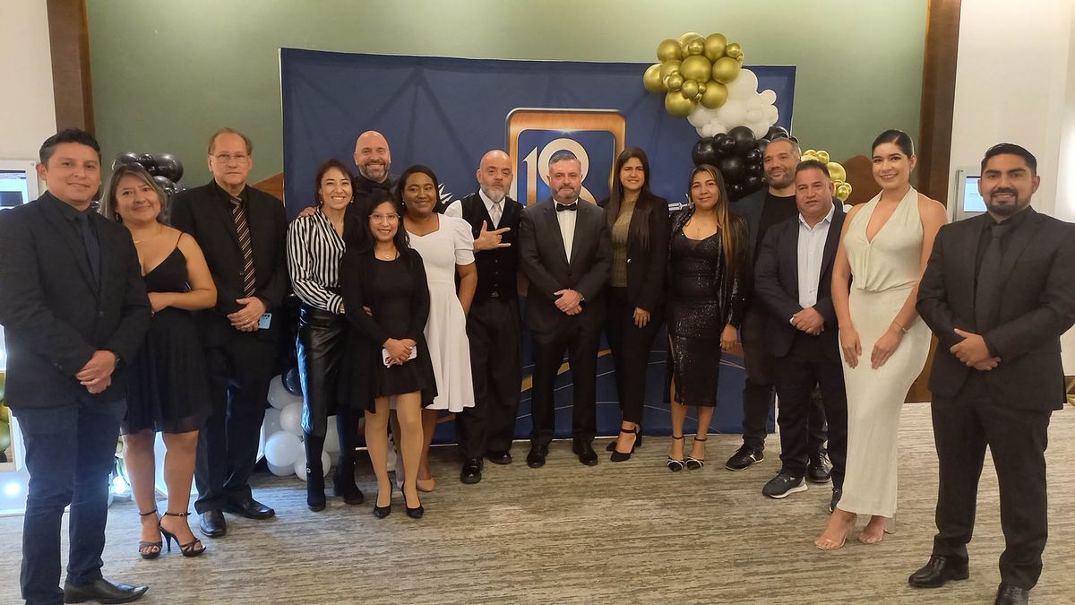 Maxitravel con sus proveedores, en evento en Quito. Maxitravel con sus proveedores, en evento en Quito.