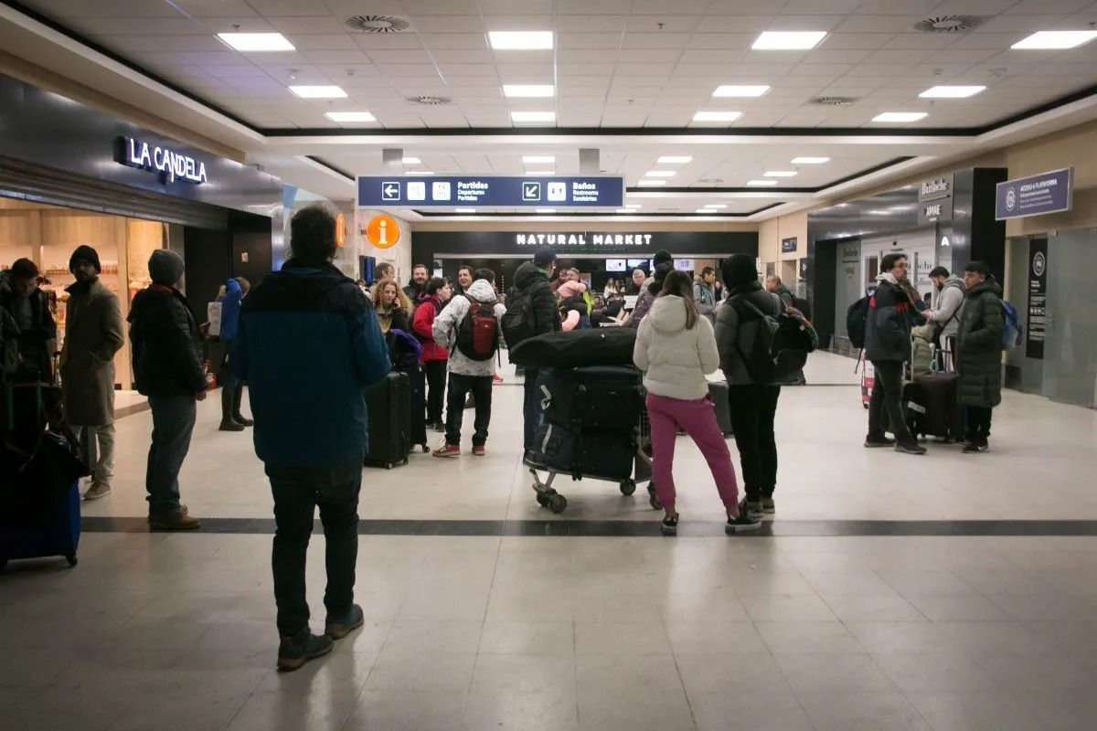 Desde la Cámara de Turismo de Bariloche celebran el reacondicionamiento de la pista y están realizando un relevamiento de los tickets vendidos, para minimizar el impacto de los vuelos cancelados, reprogramados o desviados.