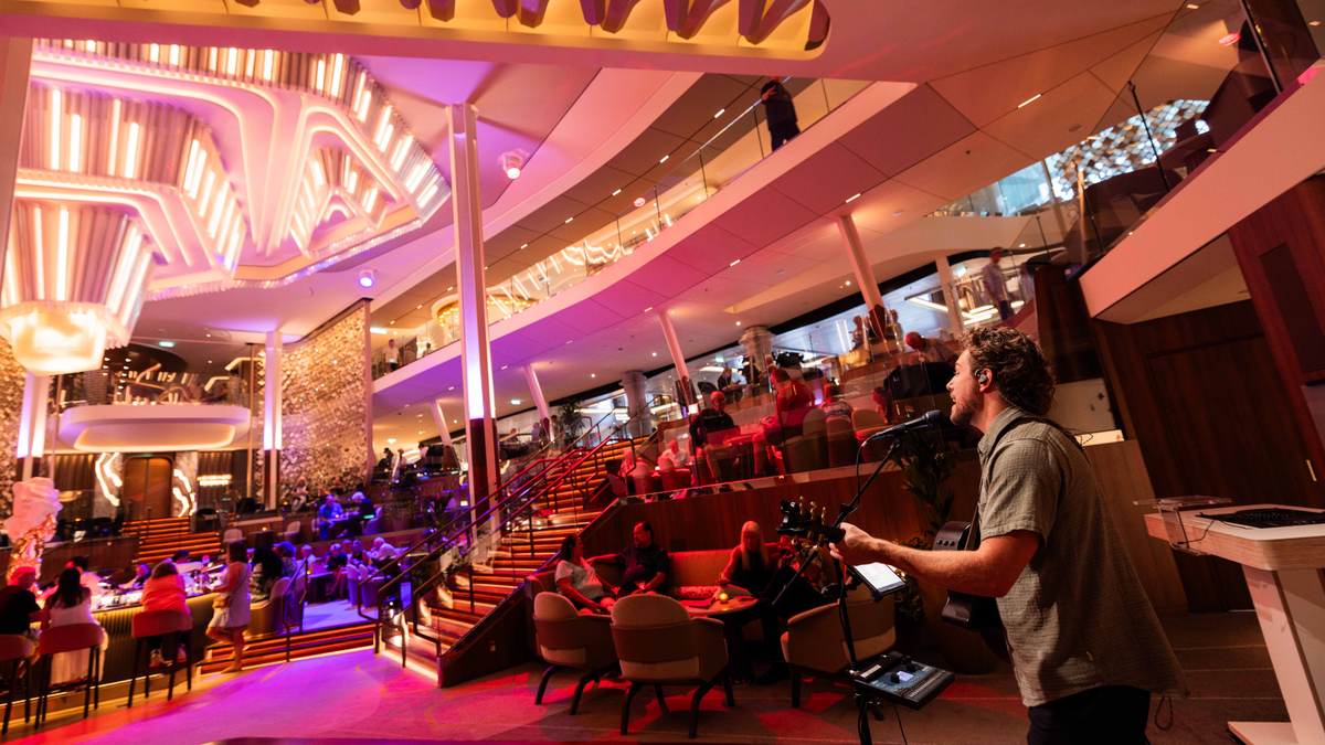 Celebrity Xcel se creó con la ayuda de vacacionistas de todo el mundo a través del programa Xcel Dream Makers Celebrity Xcel se creó con la ayuda de vacacionistas de todo el mundo a través del programa Xcel Dream Makers