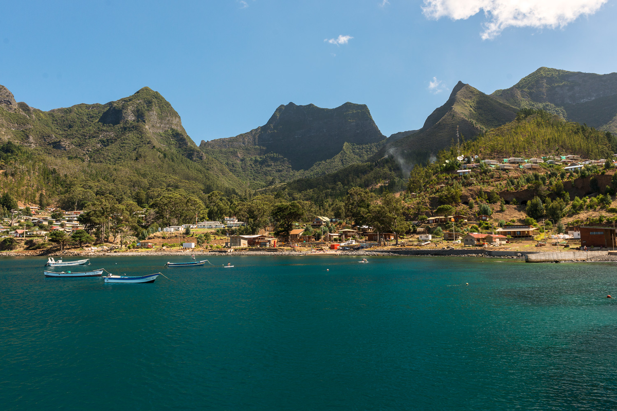 El Ministerio de Salud aclaró que el uso de mascarilla sigue siendo obligatorio dentro de los centros de salud de Juan Fernández.