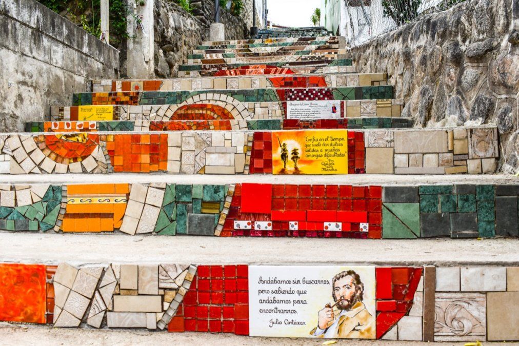 En Santa Rosa de Calamuchita se encuentra la Escalera Multicolor que es perfecta para tomarse una atractiva postal.