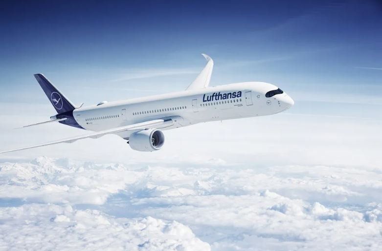 Adicionalmente, todos los auxiliares de vuelo del Grupo Lufthansa que estén en contacto directo con los clientes deberán llevarlo puesto tapabocas durante todo el trayecto.