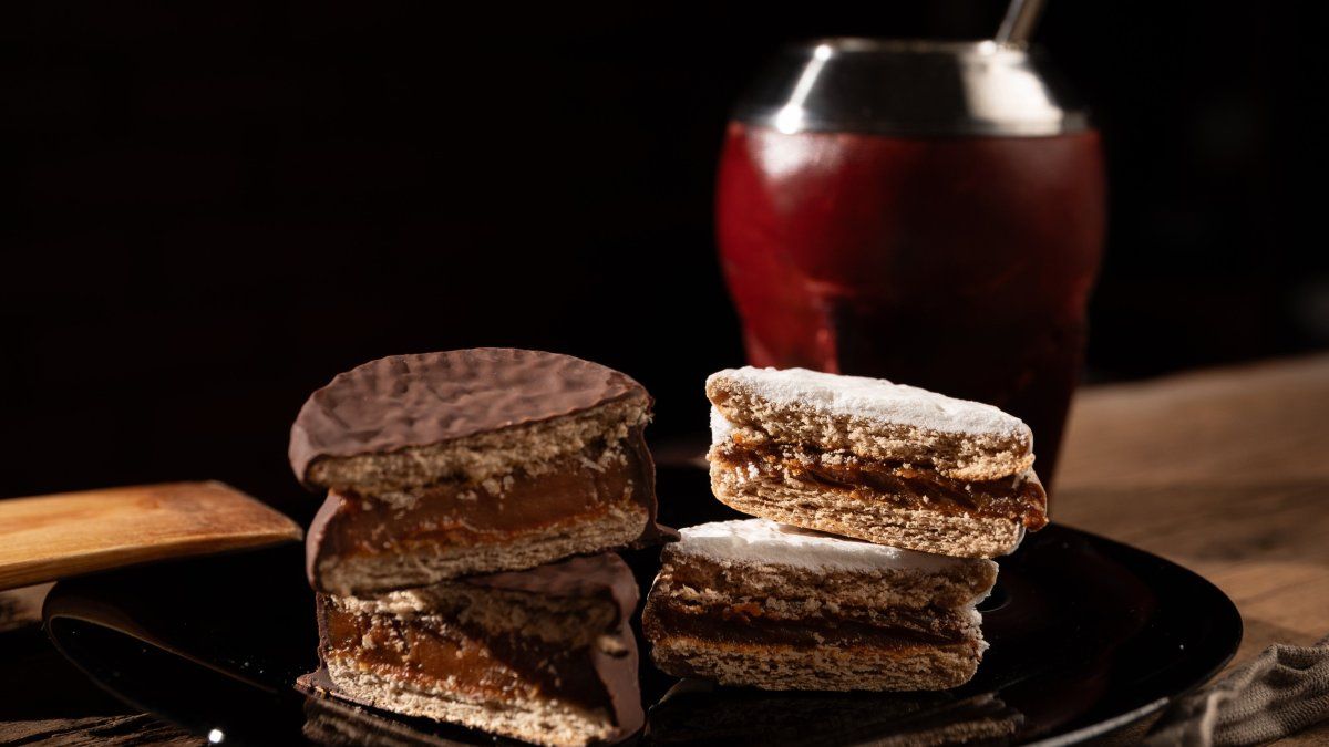 En Buenos Aires podés comprar los alfajores clásicos de dulce de leche, bañados de chocolate blanco y negro.