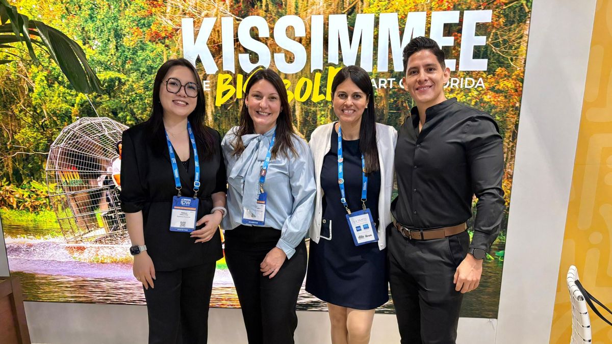 Yinglu Tian, Dinah Policarpo, Alessandra Ueno y Miguel Miranda de Experience Kissimmee.