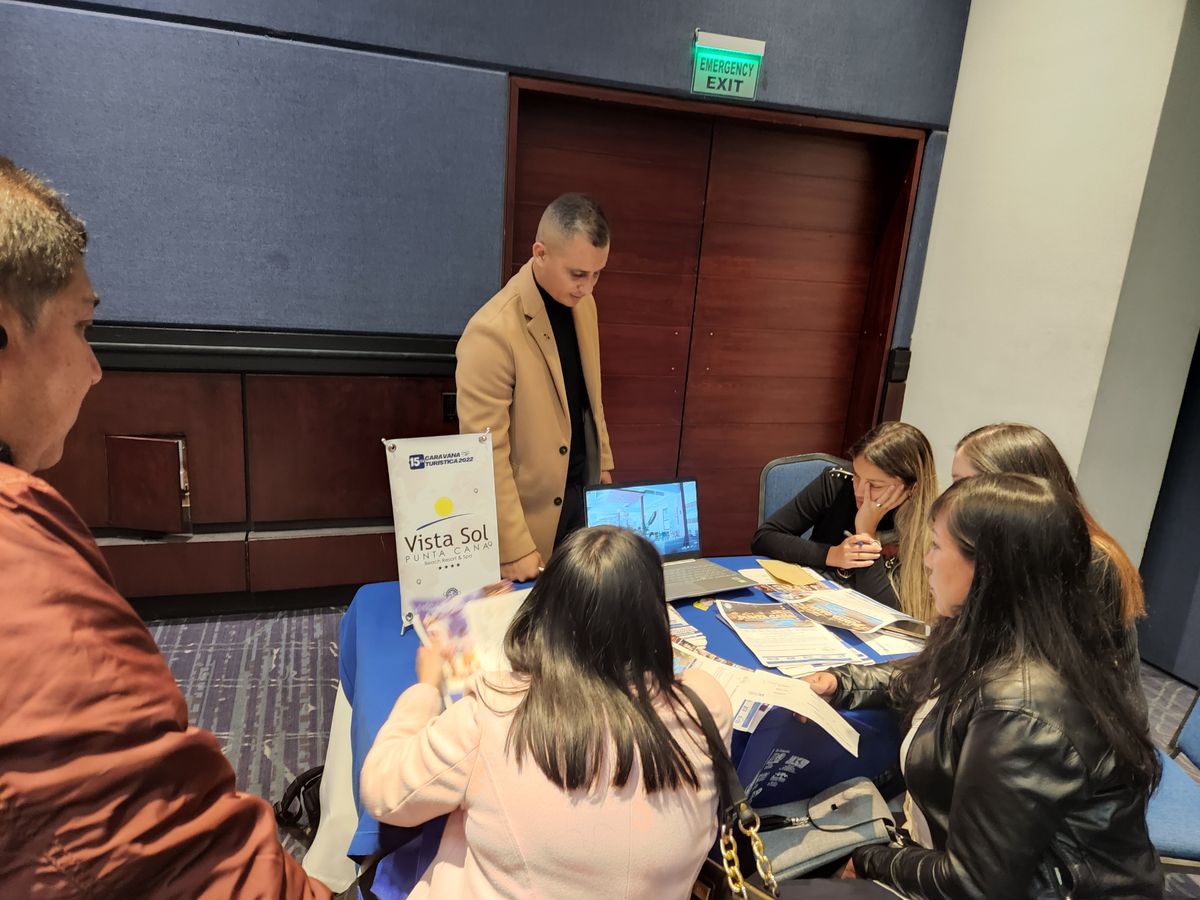 Caravana de promoción de Universal Group en Colombia.