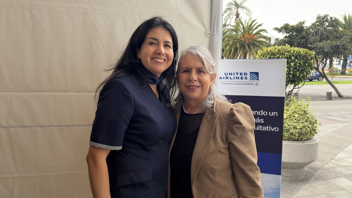 Evento de presentación de oficina remodelada de United Airlines en Quito, con presencia de agencias de viajes y otros aliados comerciales. 