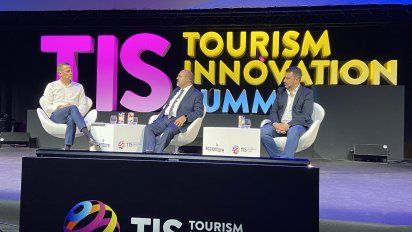 Manuel Markus, director de negocio en el sur de España e Islas Canarias, Manuel Franco, CEO y fundador de Cibersuite y Daniel Cortés, CIO de Tour10 en el TIS2023 en Sevilla.