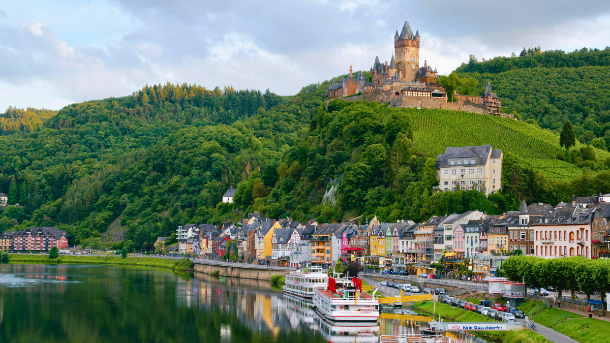 Explora Europa a bordo de un crucero por el río Mosela en Alemania.