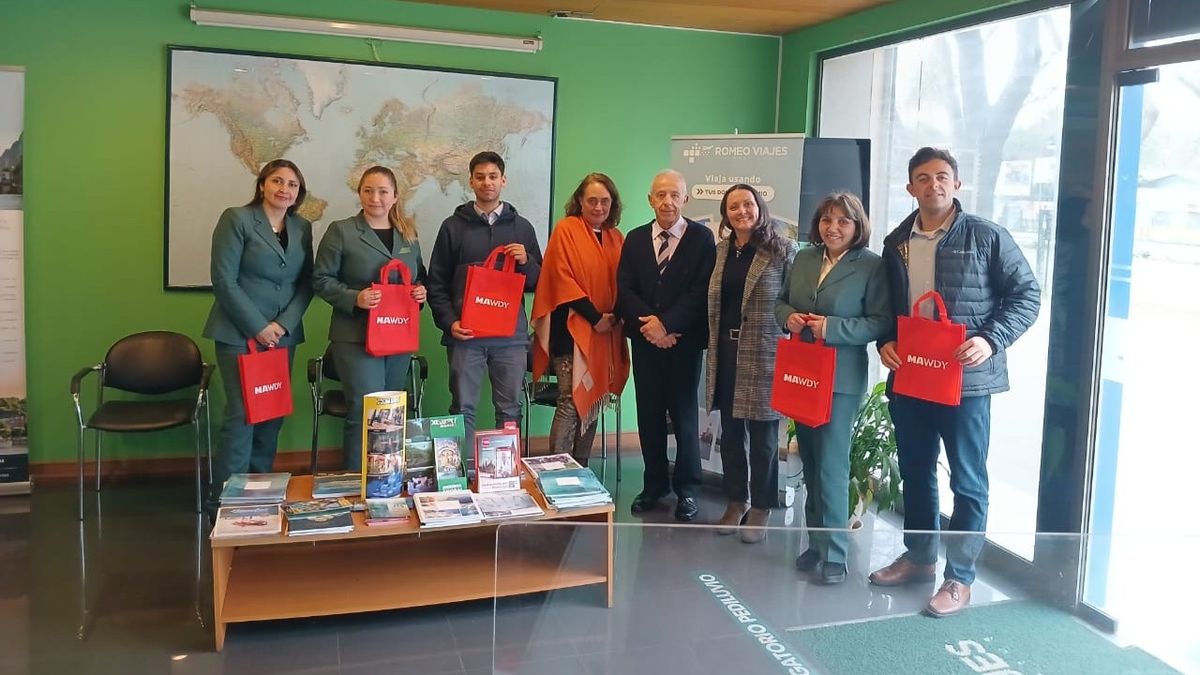 Constanza Bottinelli, de MAWDY, junto al equipo de Romeo Viajes.&nbsp;