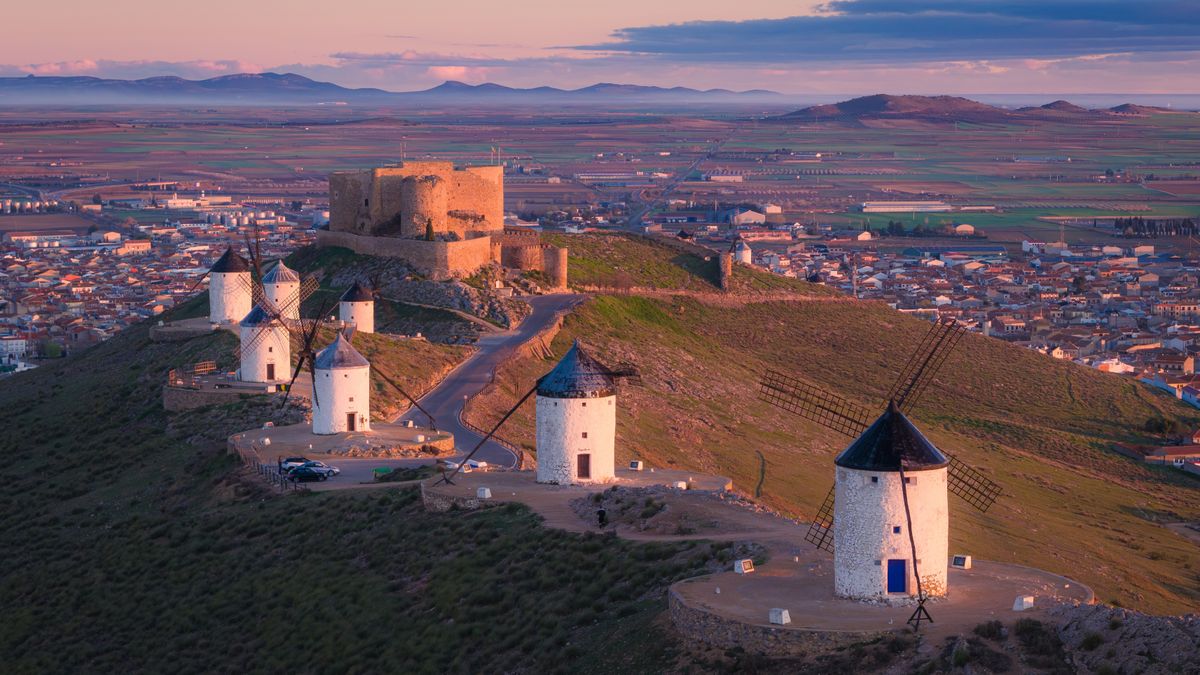 Molinos de Conseugra, una de las ubicaciones recomendada por Civitatis para ver el eclipse