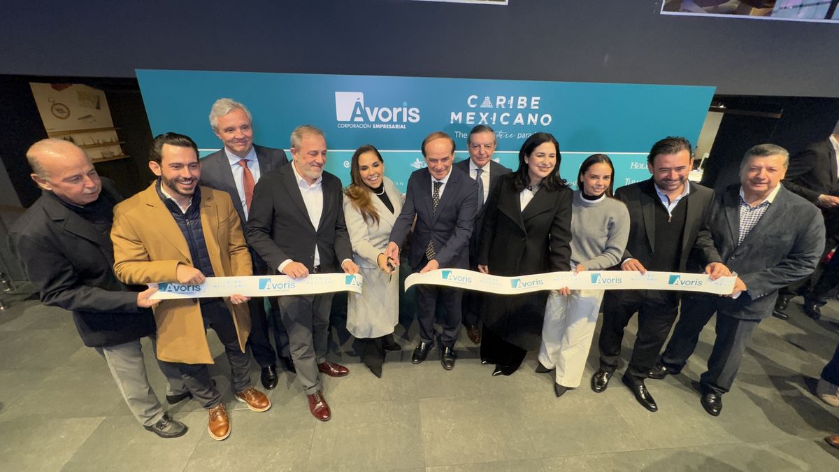 Representantes turísticos de Ávoris y Quintana Roo tras la firma del acuerdo conjunto de colaboración.