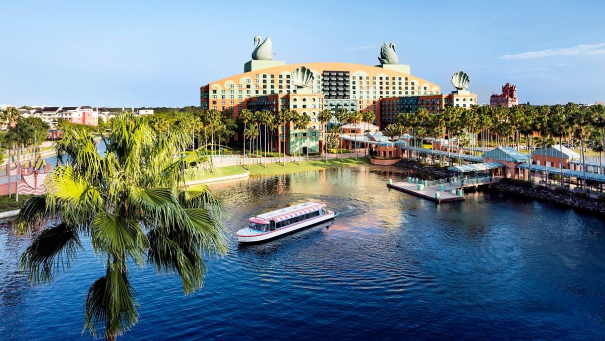 El Walt Disney World Swan & Dolphin se encuentra ubicado en el medio de los parques temáticos de Disney.
