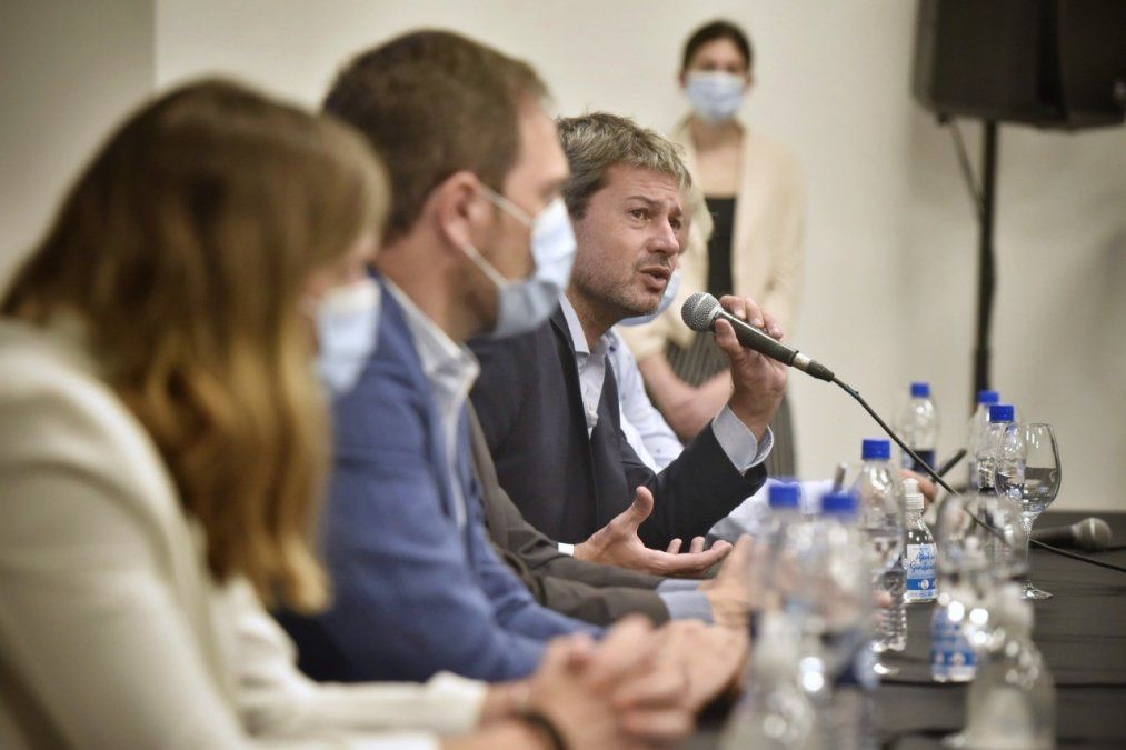 Matías Lammens ratificó que la decisión política del gobierno nacional es seguir cuidando y apoyando al sector turismo .