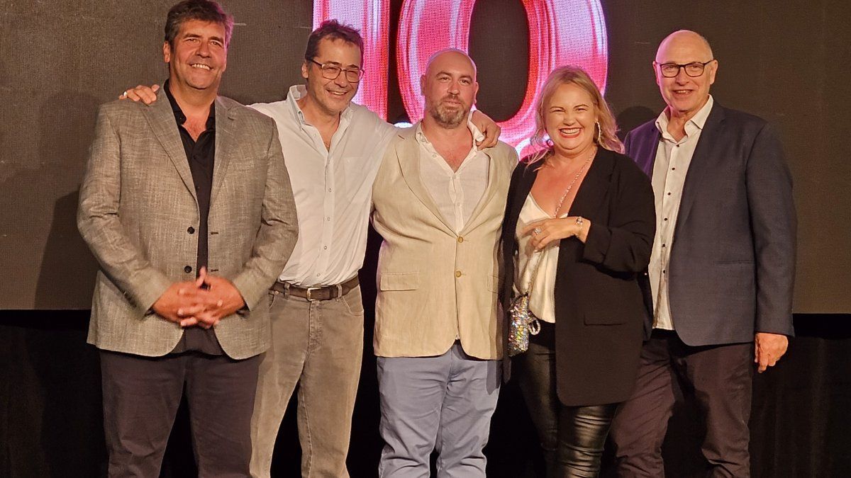 Fabricio Di Giambattista, Walter Rodríguez, Martín Romano, Graciela López y Marcelo Marchetti, socios de Atrápalo Argentina.