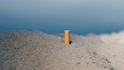 avanza proyecto de ley que prohibe fumar en las playas
