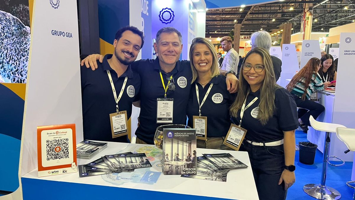 Marcelo Capdevila y el equipo de Grupo GEA en la WTM Latin America.