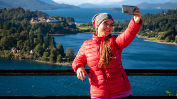 Descubrí cuánto cuesta viajar en avión a Bariloche desde Buenos Aires.