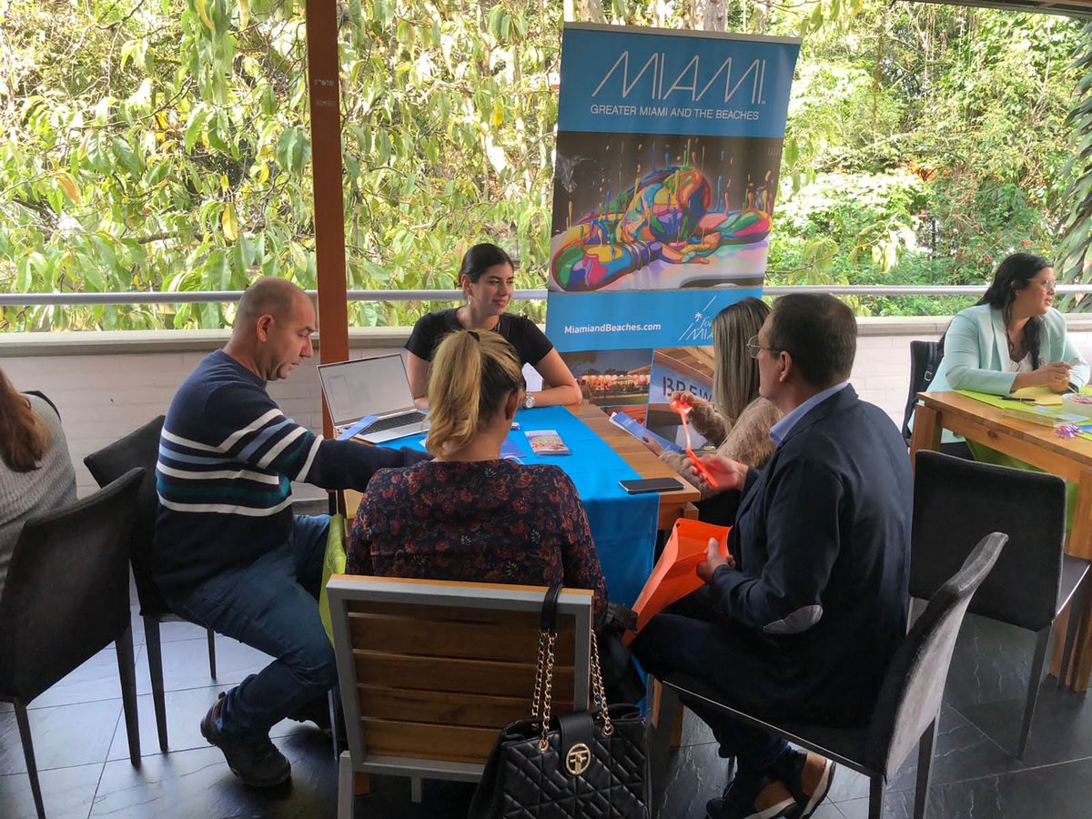 Evento de actualización y capacitación de productos y servicios sobre Florida.