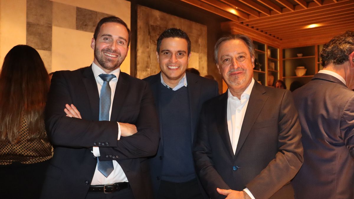 Pablo Segura, responsable de Marketing y Comunicación de Plus Ultra y Víctor Orduz, gerente general de Bestravel.