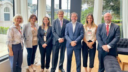 Autoridades de la Ciudad de Buenos Aires y el Visit Buenos Aires, junto a los directivos de Aviabue, en FIT.