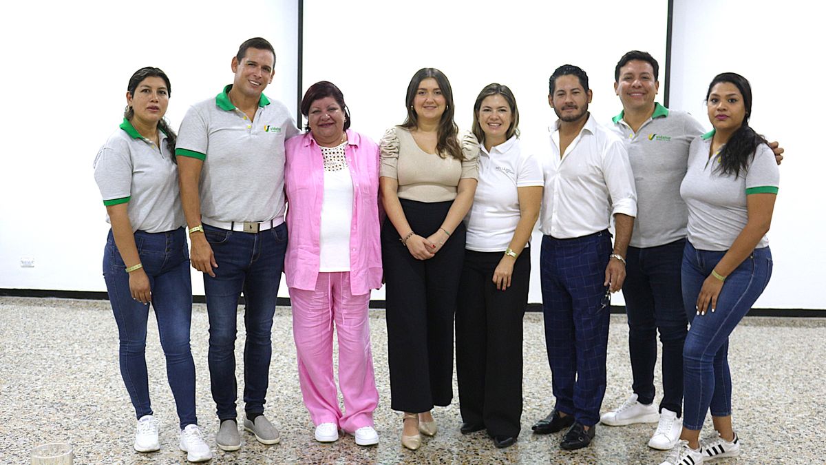 El equipo de Vidatur junto a los expositores del día.