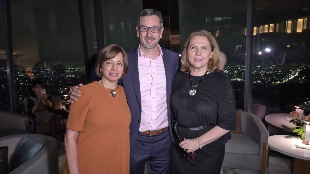 Universal Assistance: Silvina García, Country Manager; junto a Fernando García Ruiz, CEO Latam; y Lourdes Croskey, directora comercial.