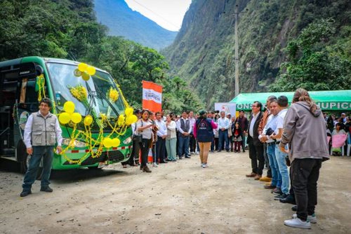 Tres nuevas empresas se suman para ofrecer el servicio de transporte turístico en la carretera Hiram Bingham de Machu Picchu.