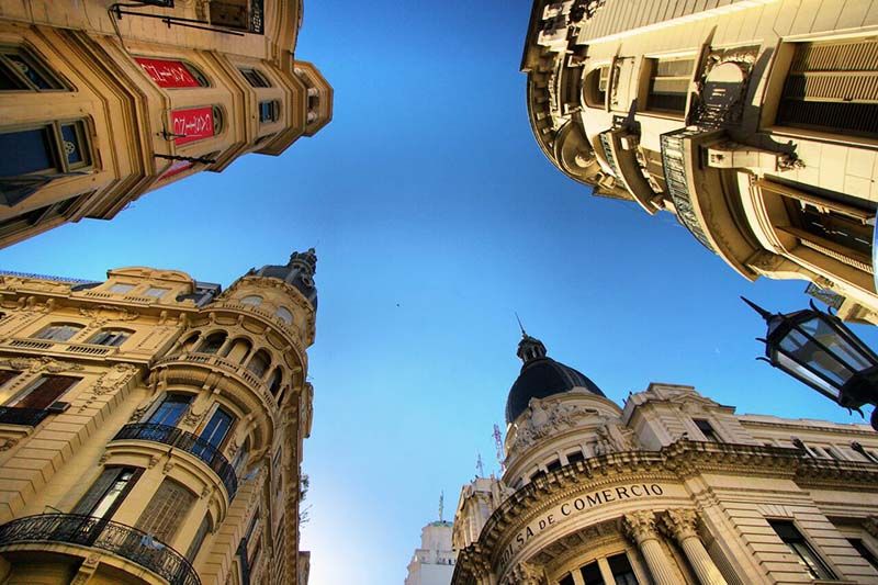 La arquitectura es uno de los ejes fundamentales de la historia de la ciudad y atrae el interés de turistas y locales.