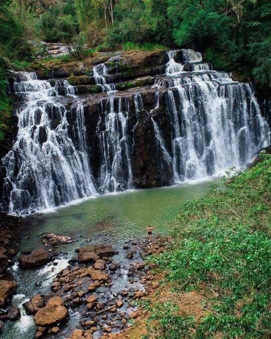 Escapadas en Misiones: el Salto Yasy es un atractivo natural encantador que se recomienda ir a visitar para tener una jornada refrescante y de aventura.