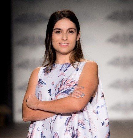 la Vicepresidenta de Comunicaciones y Experiencia Cliente de Viva Air, Catalina Rendón, sostiene que la decisión forma parte de un plan estratégico de innovación.