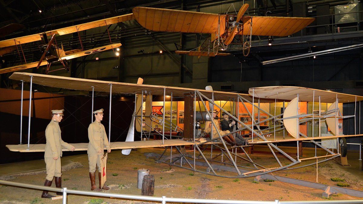 Antes de ir de vacaciones, conocé un poco más sobre la historia de los aviones, del Flyer 1, de los Hermandos Wright, hasta los Airbus de la actualidad. Antes de ir de vacaciones, conocé un poco más sobre la historia de los aviones, del Flyer 1, de los Hermandos Wright, hasta los Airbus de la actualidad.