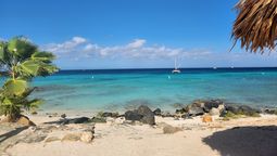 altText(¿Por qué Aruba es conocida como la isla feliz?)}