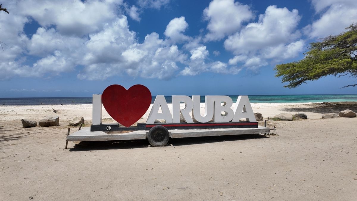 Aruba es mucho más que playas paradisíacas: descubre planes únicos bajo el mar, en la naturaleza y en su vibrante capital.