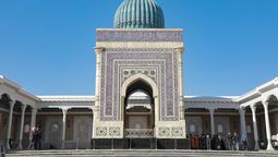 Con una rica herencia arquitectónica que abarca siglos, Uzbekistán cuenta con más de 7.000 bienes de patrimonio cultural, muchos de los cuales se encuentran en la lista del Patrimonio Mundial de la UNESCO.