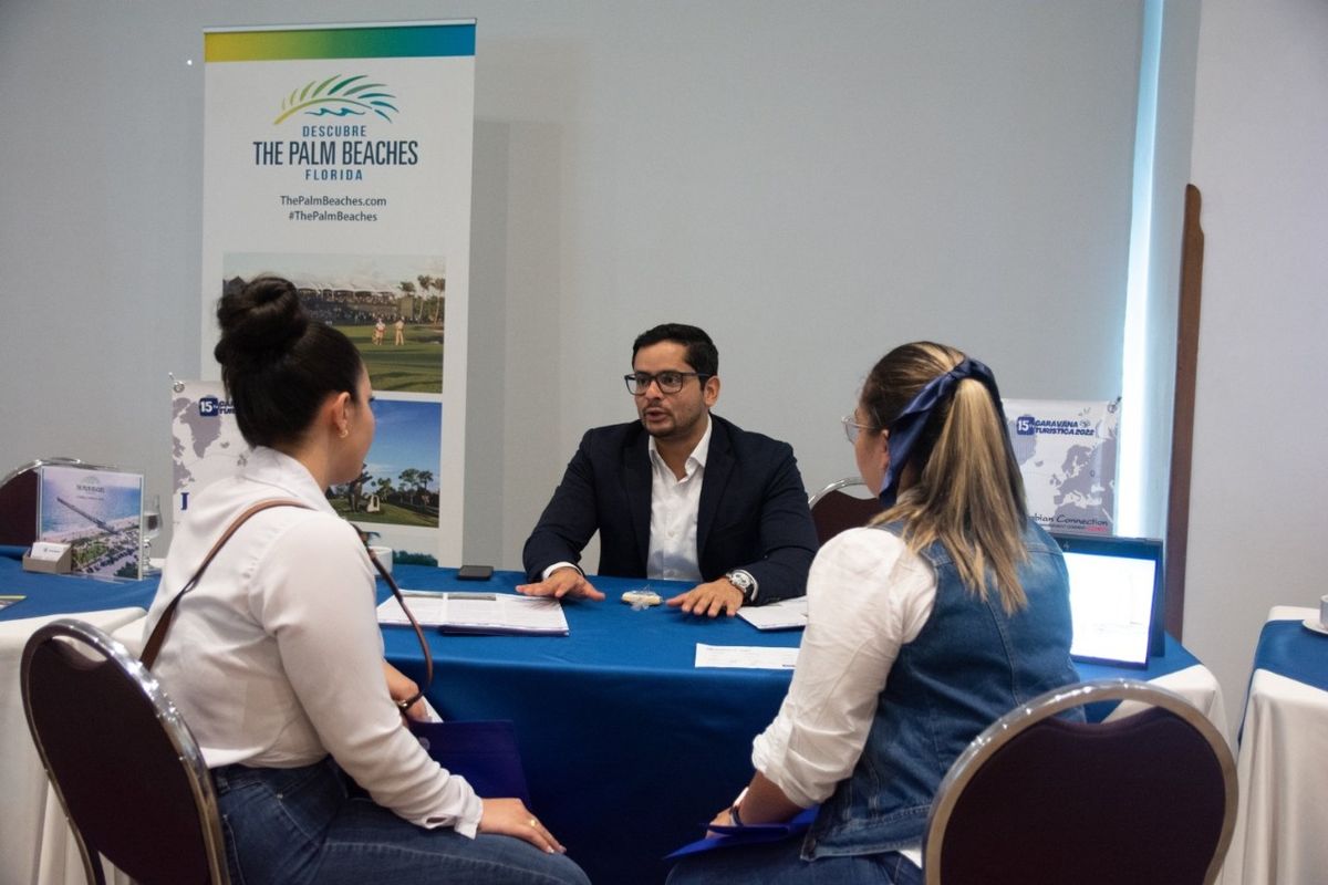 Caravana de promoción de Universal Group en Colombia.