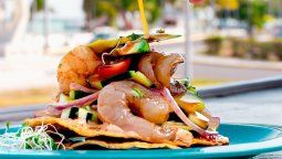 La gastronomía del Caribe mexicano combina la tradición mayaancestral, los ingredientes frescos de la selva peninsular y los frutos del mar.