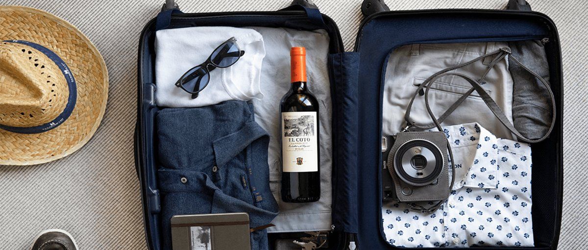 Las botellas de vino pueden ser transportadas en el equipaje de mano o en la bodega.