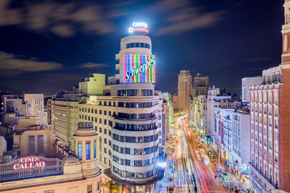 La plaza Callao, uno de los lugares más céntricos de Madrid, fue un spot de la serie La Casa de Papel. La plaza Callao, uno de los lugares más céntricos de Madrid, fue un spot de la serie La Casa de Papel.