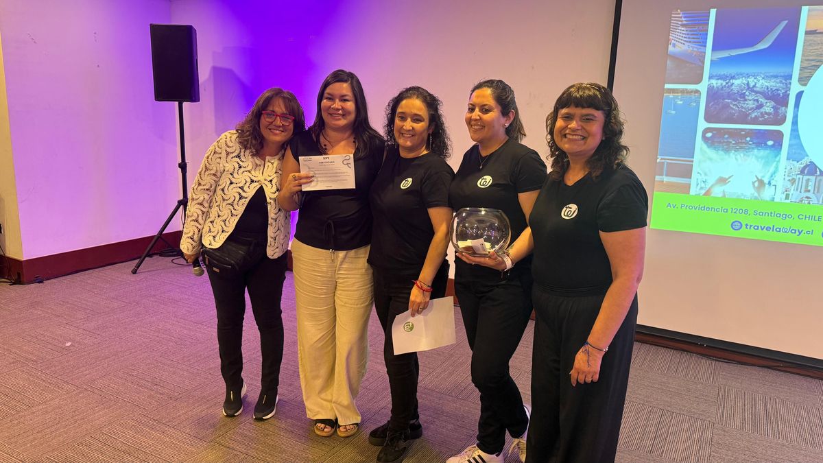 Equipo de Travelaway sorteó premios junto a sus proveedores. Equipo de Travelaway sorteó premios junto a sus proveedores.