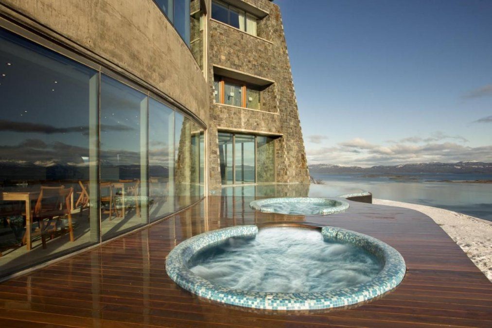 Arakur Ushuaia Resort & Spa cuenta con todos los servicios más exclusivos que los turistas disfruten de su estadía en la Patagonia.