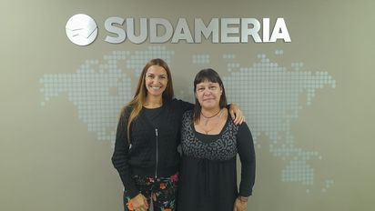 Astrid Peterson, gerenta mayorista de Sudameria; y Nancy Reschigna, supervisora del Departamento de Producto de Sudameria.