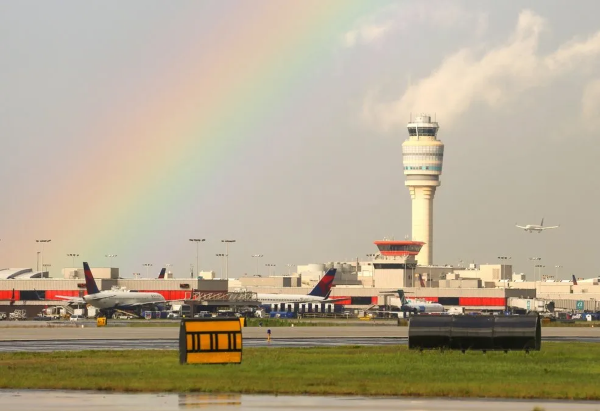 El Aeropuerto Hartsfield-Jackson de Atlanta subió de 54 a 61 millones de pasajeros en 2023.