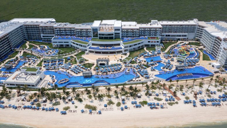 Marriott: el Royalton Splash Riviera Cancun se localiza a 20 minutos del aeropuerto de Cancún.