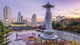 Seúl, oficialmente Ciudad Especial de Seúl, es la capital de Corea del Sur desde la creación de esta república en 1948.