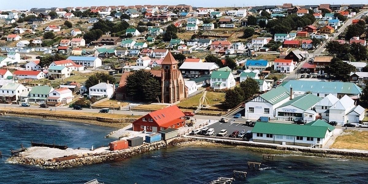 Islas Malvinas: la Justicia porteña sanciona a una agencia de viajes por publicitarlas como británicas.  