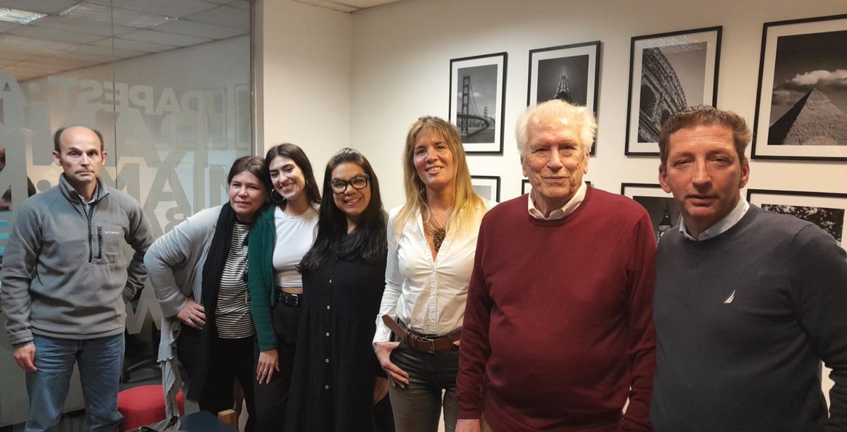 El equipo del departamento Receptivo de Turar junto a Mayer y Papich. El equipo del departamento Receptivo de Turar junto a Mayer y Papich.