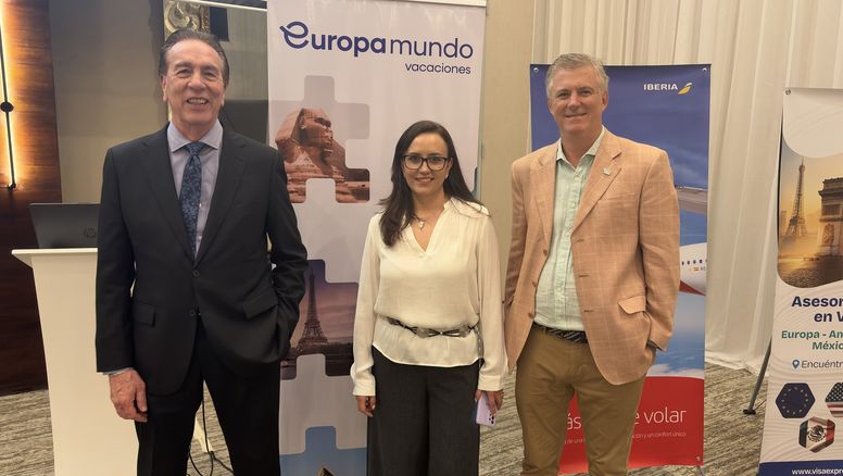 Francisco Arboleda, gerente general de Status Travel, mayorista representante de Europamundo en Ecuador; Gabriela Guayasamín, gerente comercial; y Lucas Ozuna, director comercial de Europamundo para Latinoamérica.&nbsp;